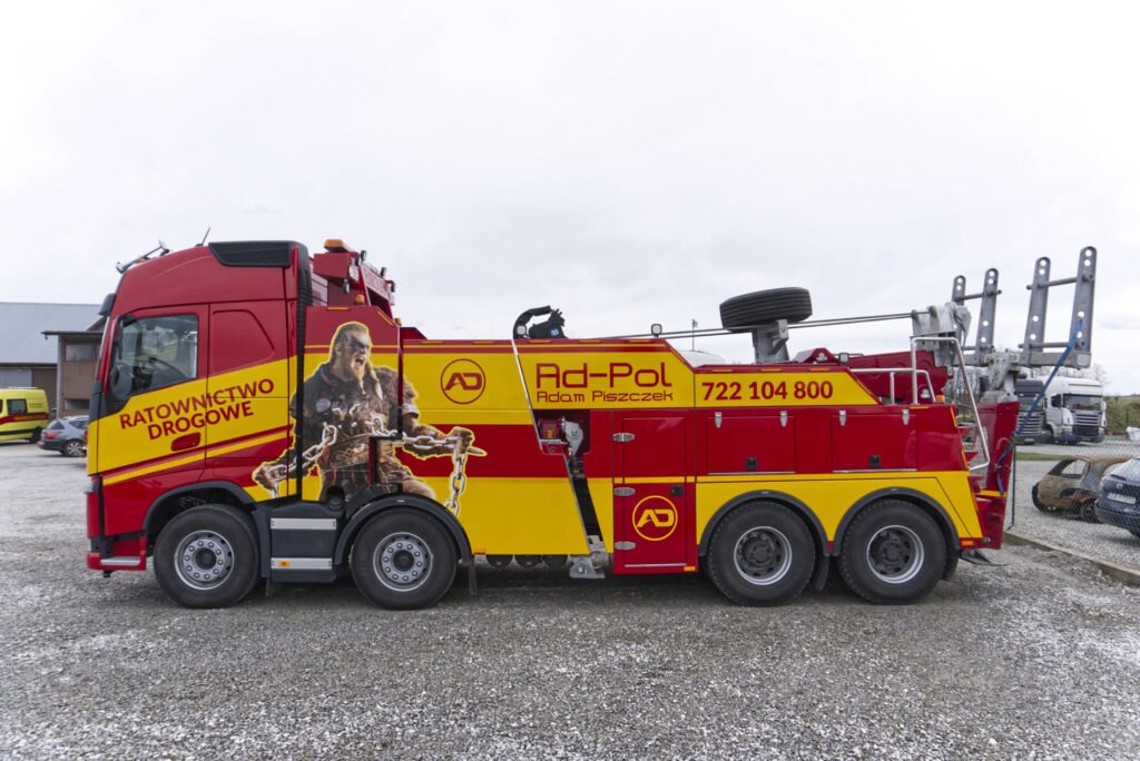 Holowanie TIR Świdnica – specjalistyczny holownik do transportu pojazdów ciężarowych