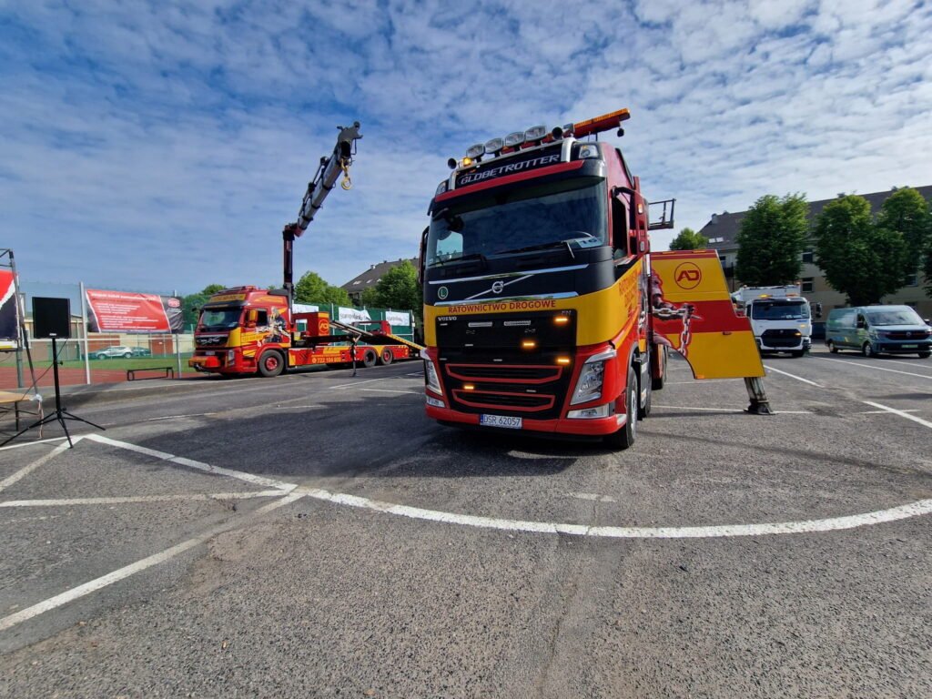 Pomoc drogowa TIR Świdnica – holownik i laweta z HDS