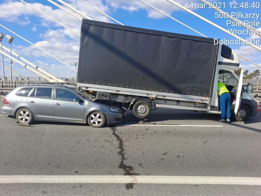 Pomoc drogowa TIR Świdnica holuje uszkodzoną ciężarówkę na trasie Dolnego Śląska